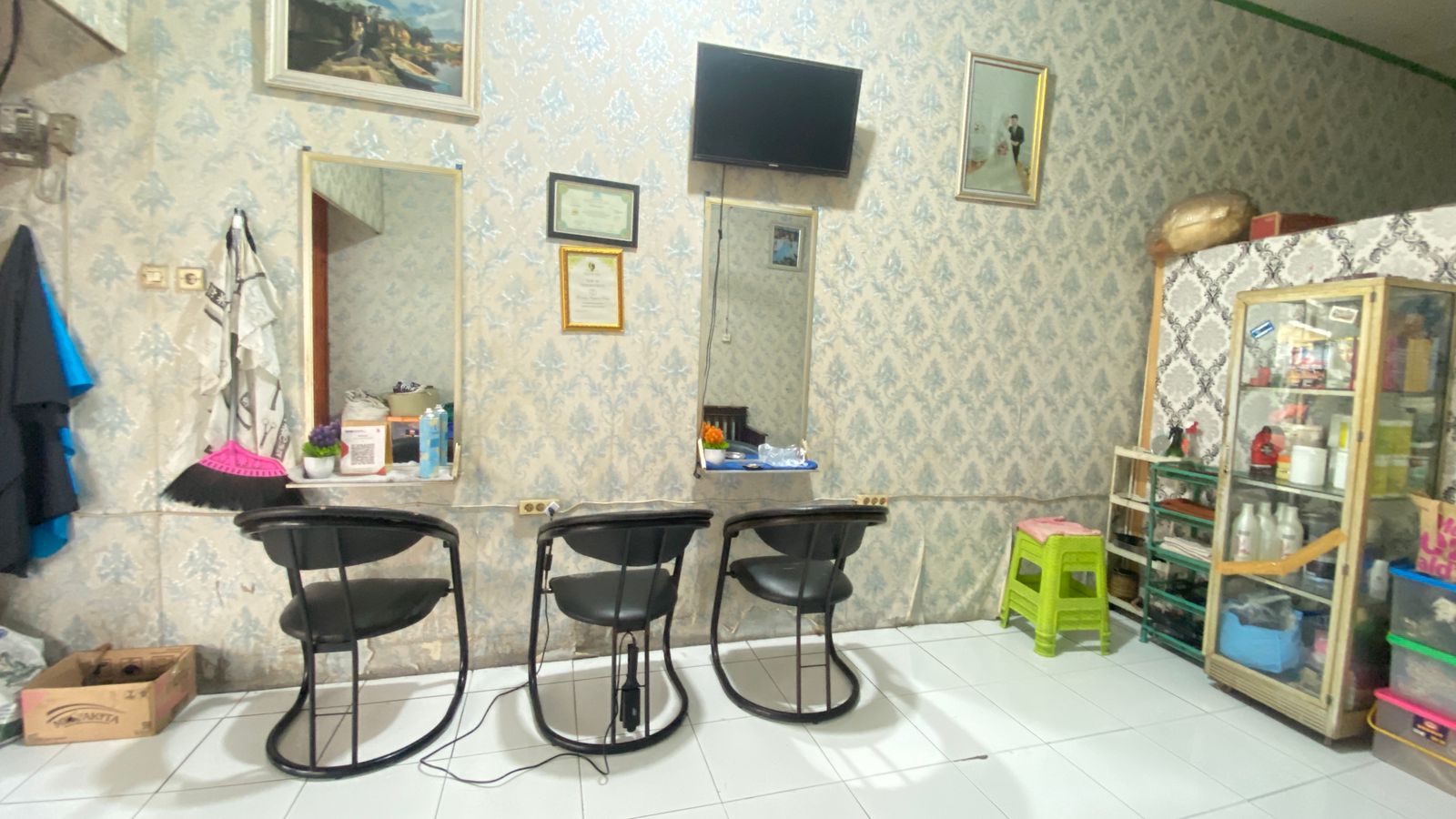 Tentang Salon